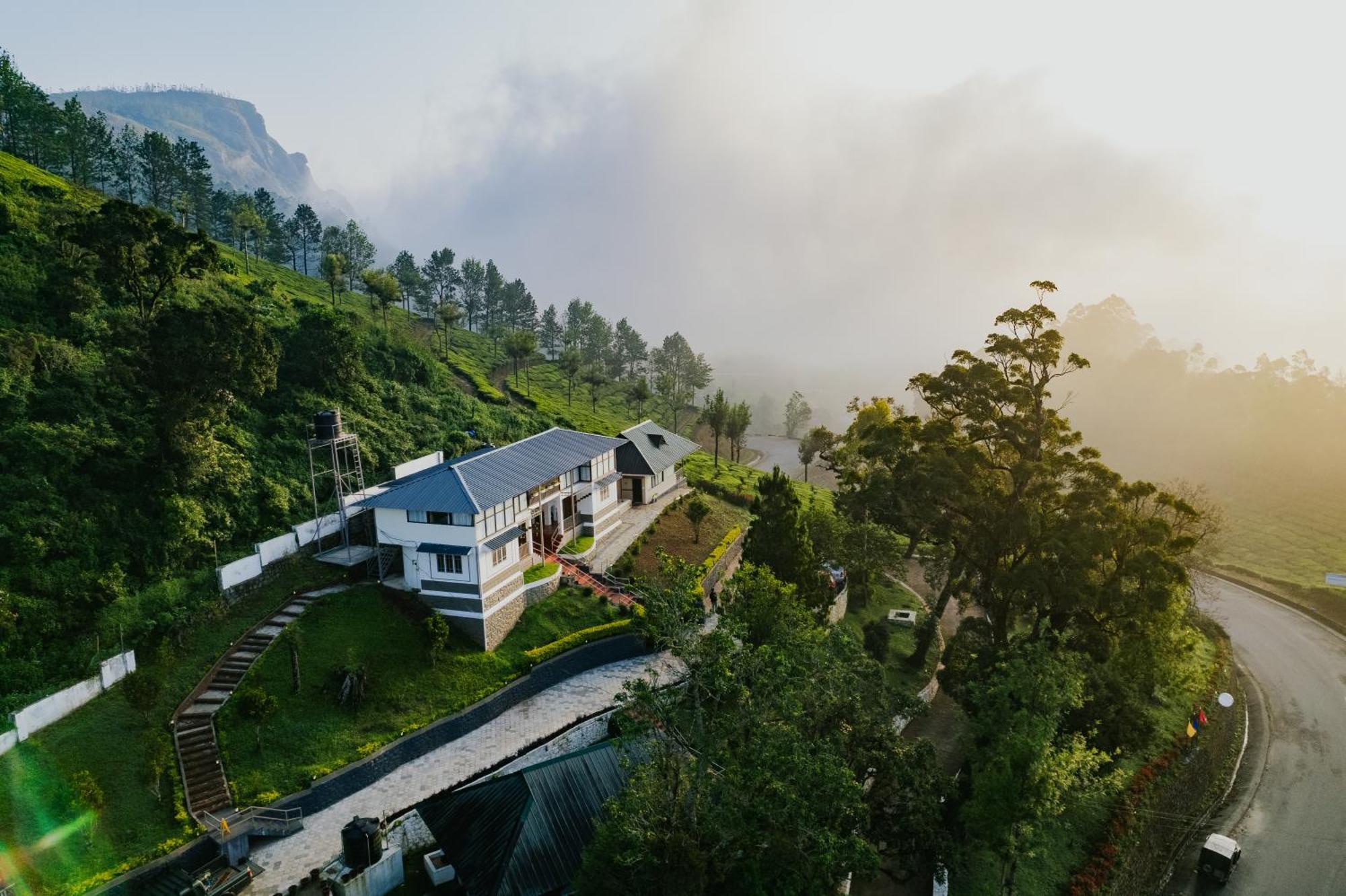 Misty Courtyard Resort Chinnakanal Exterior foto